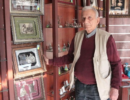 Ahşabı sanata dönüştürüyor