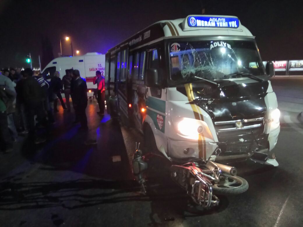 Dolmuş, motosiklete çarptı: 1 ölü