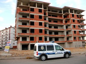 İnşaattan düşen işçi yaralandı