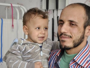 Suriyeli minik Halil Türkiye'de şifa buldu