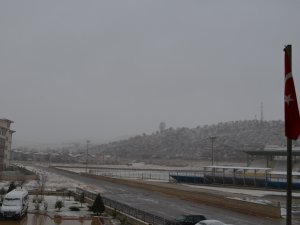 Ilgın'a mevsimin ilk karı düştü
