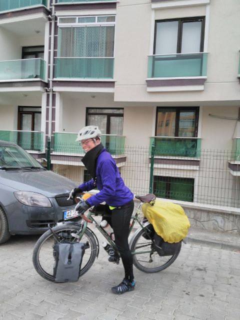 İngiliz Alice öğretmenliği bırakarak bisikletiyle dünya turuna çıktı