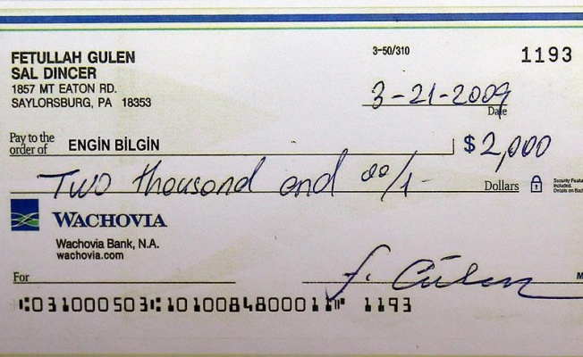 FETÖ şüphelisinin evinde Gülen imzalı "hatıra çeki" bulundu