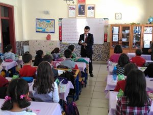 “Faydalı Olma Değeri” sınıf tiyatrosu sahnelendi