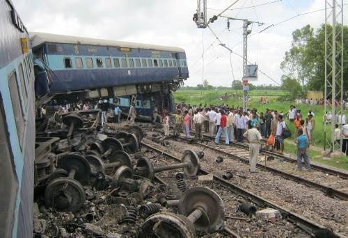 Hindistan'daki tren kazası: ölü sayısı 122'ye çıktı