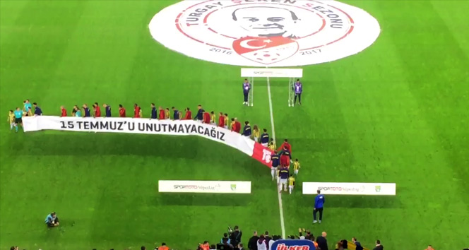 Derbide 15 Temmuz pankartı
