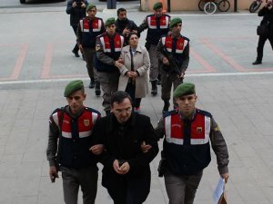 FETÖ üyesi akademisyen çift sınırı geçemeden yakalandı