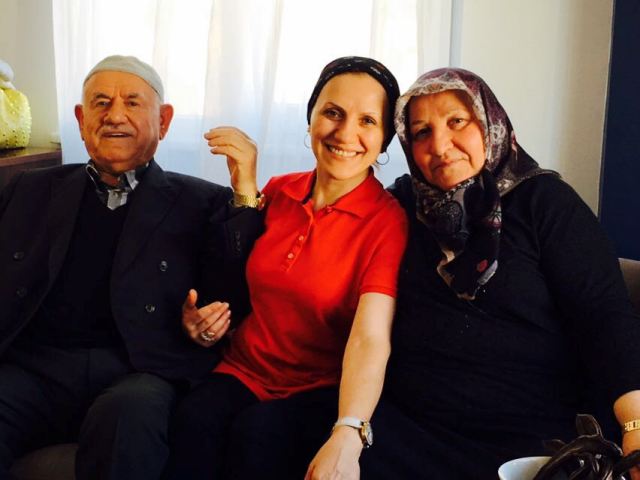 Zarife Hanım, Anne Ve Babası İle Birlikte