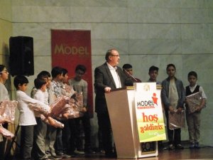 Özel Model öğretmenler gününü kutladı