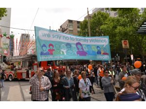 Avustralyalılar aile içi şiddete karşı yürüdü