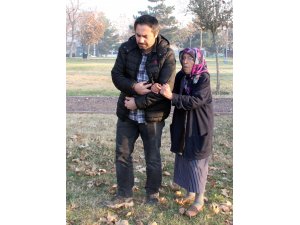 Yaşlı kadının 480 bin lirasını dolandırdılar