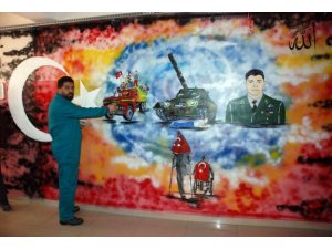 15 Temmuz'u okul duvarlarına resmetti