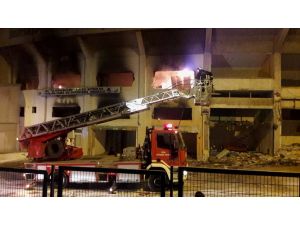 Yıkımı devam Bursa Atatürk Stadı'nda yangın