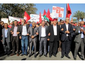 Tunus'ta 'kamuda maaşların dondurulması' protestosu