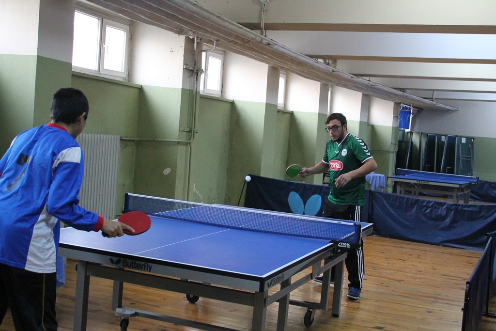 Masa tenisinde özel mücadele