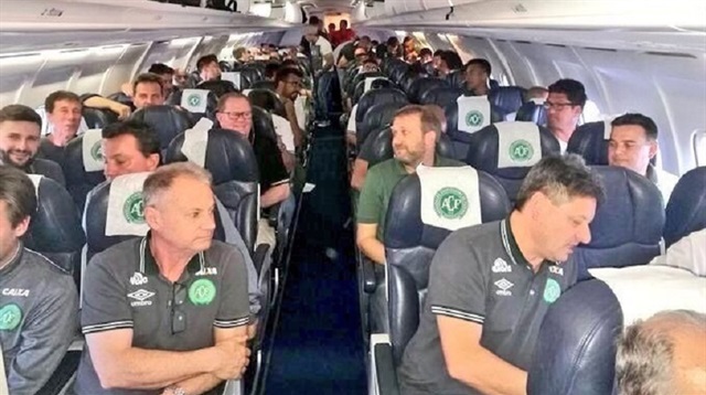 Brezilyalı futbolcuları taşıyan uçak düştü: 76 ölü