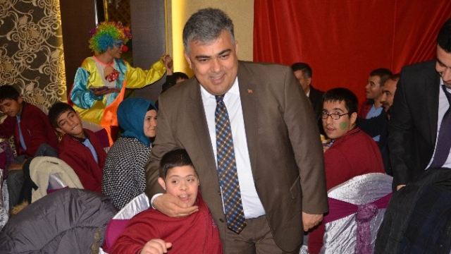 Özgüven: "Engeller Birlikte Aşılır"