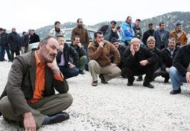 Su taşkını oturma eylemi yaptırdı