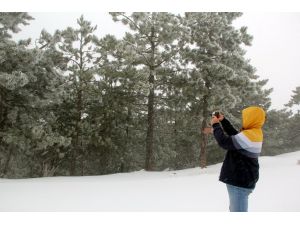 Manisa'ya mevsimin ilk karı düştü