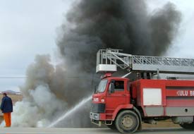 Lastik yakan 2 kişi gözaltında