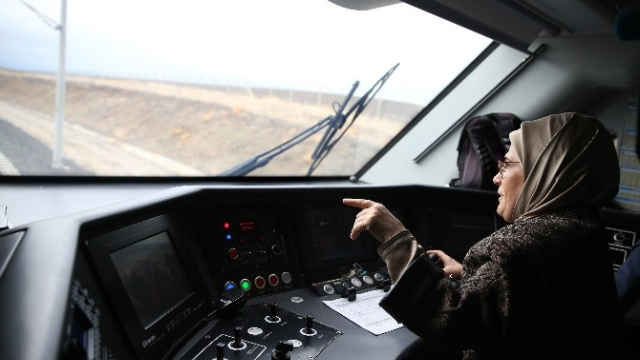 Emine Erdoğan Hızlı Tren Kullandı