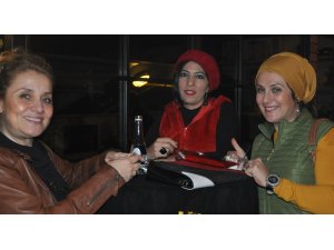 MEHTAP HANIM DOSTLARIYLA BİRLİKTE