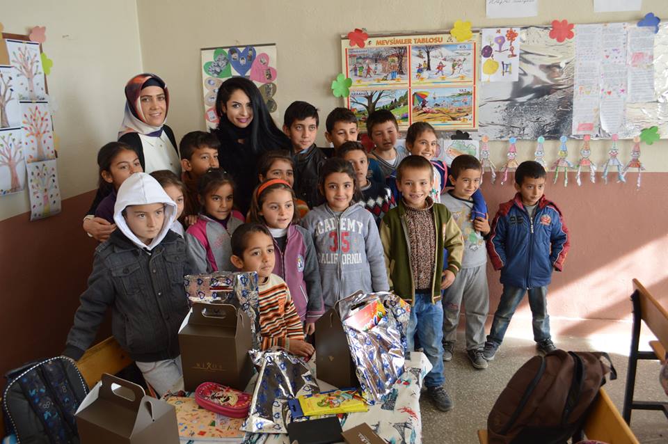 ÖZLEM HANIM MİNİK ÖĞRENCİLERLE