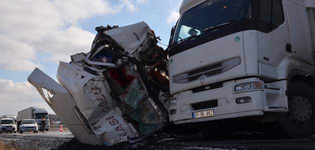 Ilgın’da TIR’lar çarpıştı: 1 ölü, 3 yaralı
