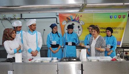 Sahrap Soysal ve Gökmen Sözen öğrencilerle buluştu