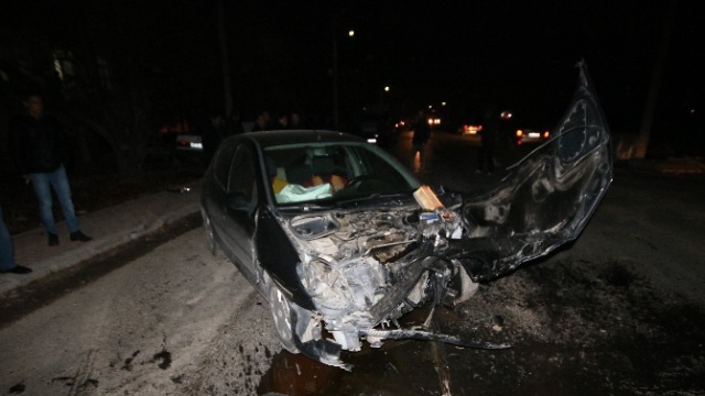 Konya'da İki Otomobil Çarpıştı: 8 Yaralı