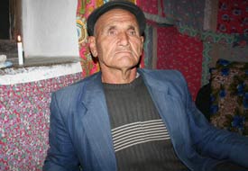 75 yıldır karanlıkta yaşıyor