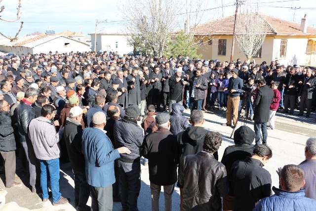 Karatay'da eller göğe açıldı