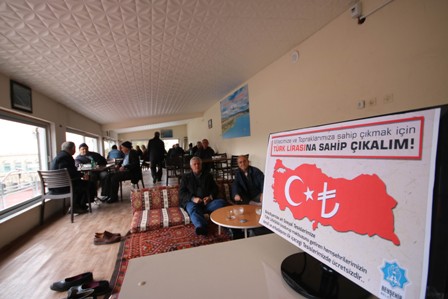Döviz bozdurana içecek bedava