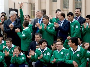 Şan ve Baykan'dan engellilere ziyaret