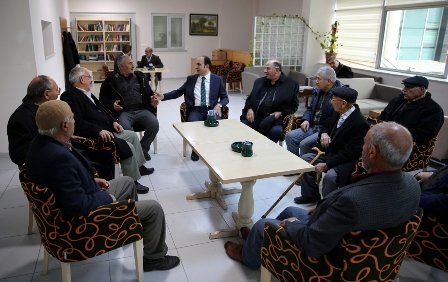 Lokaller emeklileri hayata bağlıyor