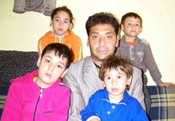 4 çocuğuyla sokakta kaldı.