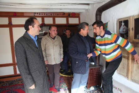 Belediyeden engelli gencin evine rampa