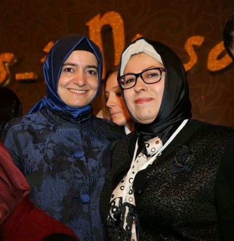 Nazan Hanım Bakan Betül Sayan İle Birlikte