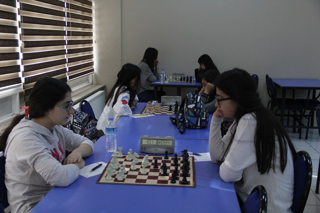 Hamleleri, kızlar yaptı