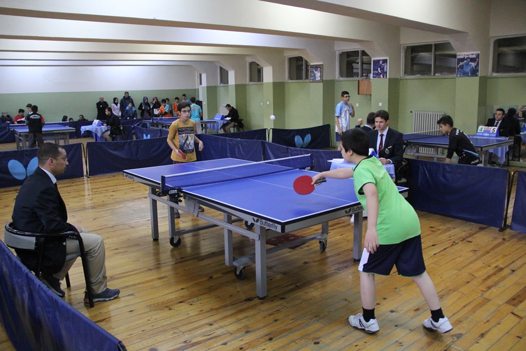 Masa tenisine Haşhaş damgası