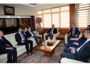 Vali yardımcılarından veda ziyaretleri