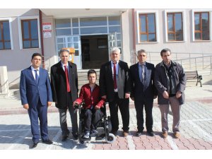 Müge Anlı’dan Karapınarlı engelli öğrenciye akülü araç