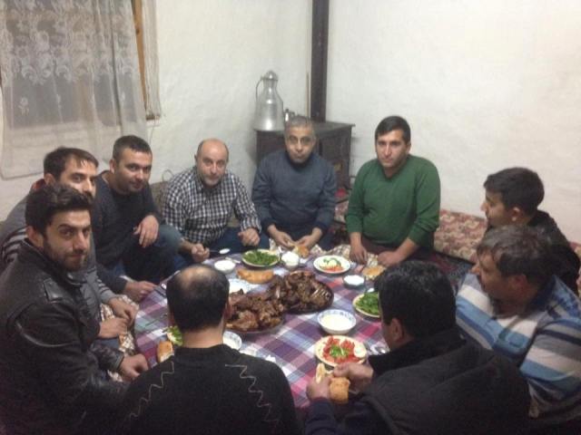 Özdemir ve Arkadaşlarının Kuzu Sefası