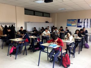 TED’li öğrenciler kitap okuyor
