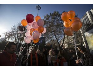 Gökyüzü kadınlar için turuncuya boyandı