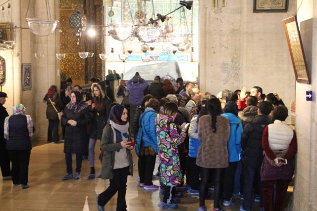 Mevlana’ya ziyaretçi akını