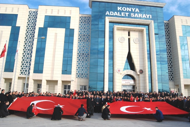 Konya Adliyesi çalışanları terörü lanetledi