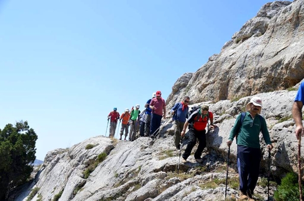 Küpe Dağı’na tırmandılar