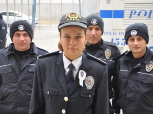 "Fahri emniyet amiri" Ayfer'den polislere duygulandıran ziyaret