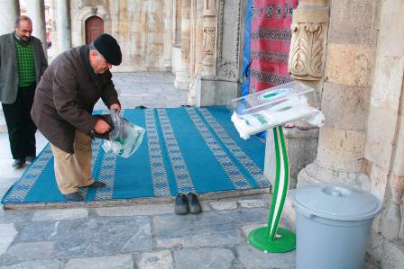 Karatay'da camilerde poşet uygulaması